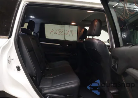 2018 Toyota Highlander Xle z USA, uszkodzony, nr VIN 5TDJZRFH6JS878784